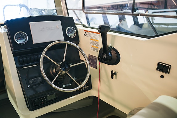 Quicksilver 625 Pilothouse m/Mercury F150 3 of 14