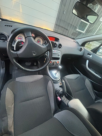 Peugeot 308 2 of 15
