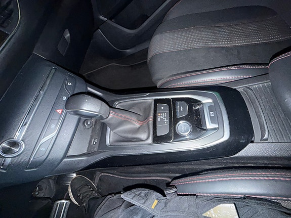 Peugeot 308 2 of 18
