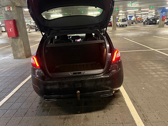 Peugeot 308 8 of 18