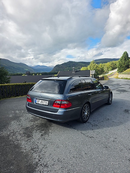 Mercedes-Benz E220 8 of 23