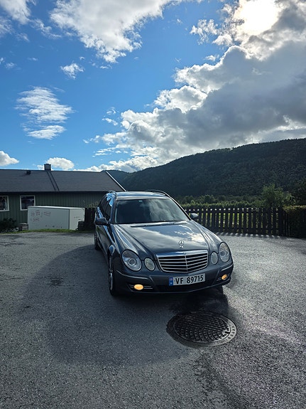 Mercedes-Benz E220 5 of 23