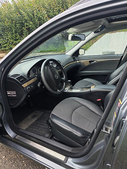 Mercedes-Benz E220 16 of 23