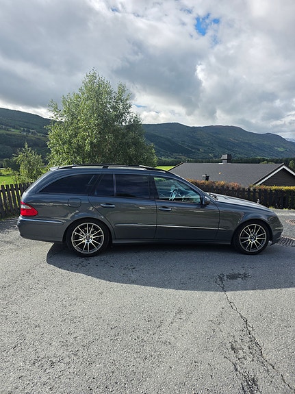 Mercedes-Benz E220 10 of 23
