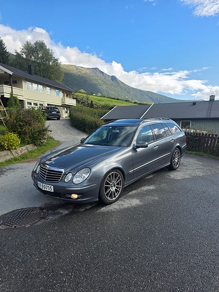 Mercedes-Benz E220 6 of 23