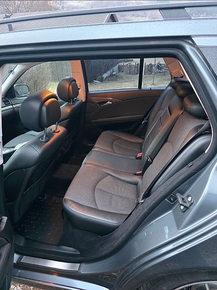 Mercedes-Benz E220 22 of 23