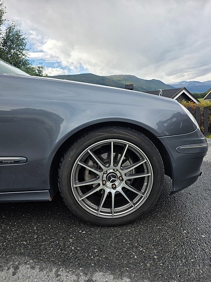 Mercedes-Benz E220 13 of 23