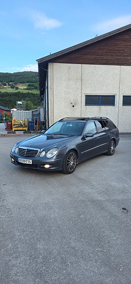 Mercedes-Benz E220 3 of 23