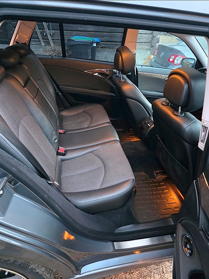 Mercedes-Benz E220 21 of 23