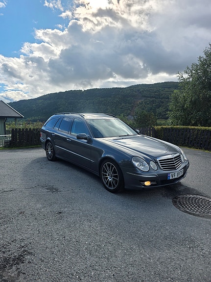 Mercedes-Benz E220 4 of 23