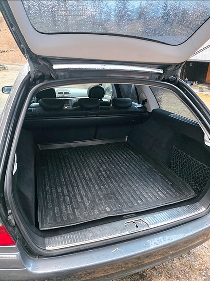 Mercedes-Benz E220 23 of 23
