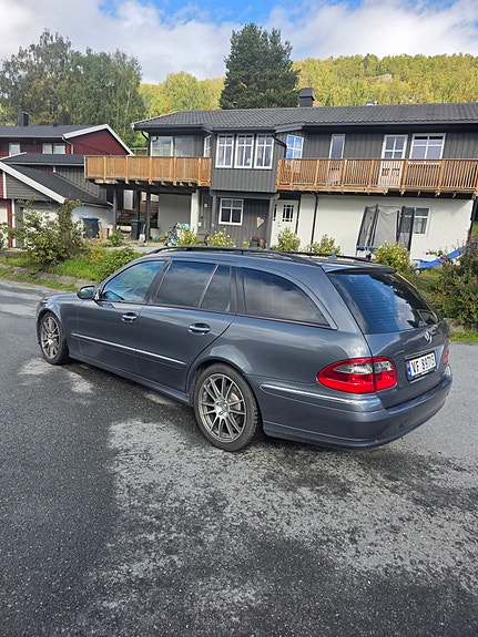 Mercedes-Benz E220 7 of 23
