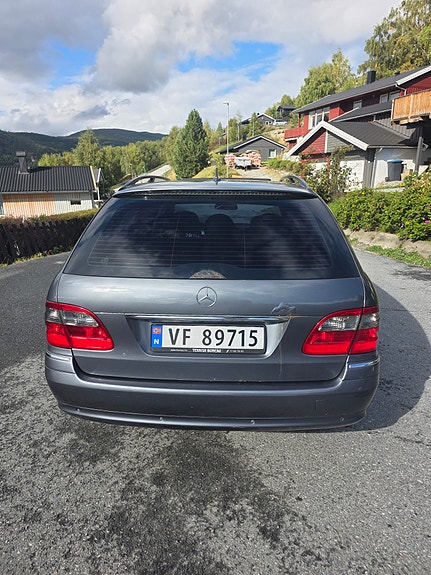 Mercedes-Benz E220 9 of 23