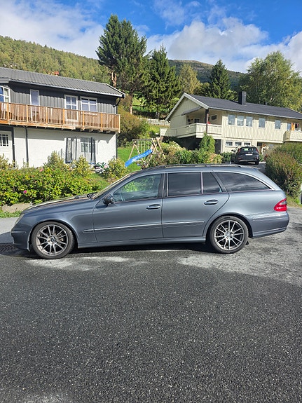 Mercedes-Benz E220 11 of 23