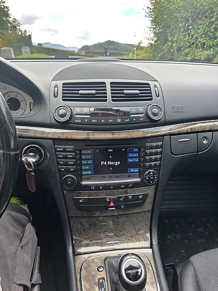 Mercedes-Benz E220 19 of 23