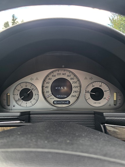 Mercedes-Benz E220 18 of 23