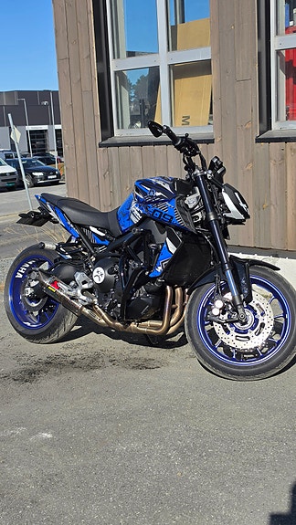 Yamaha MT-09 6 of 7
