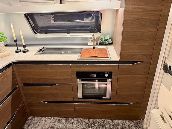 Bilde 18 av Adria Alpina 753hk.Aircondition.Kampa luft telt.