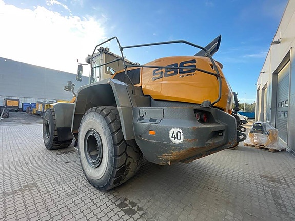 Liebherr L586XPower 3 of 10