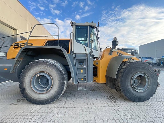 Liebherr L586XPower 6 of 10