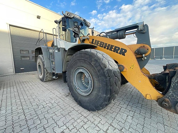 Liebherr L586XPower 7 of 10