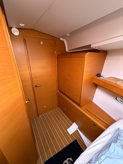 Jeanneau Sun Odyssey 409 – svært velutstyrt og oppgradert 19 of 30