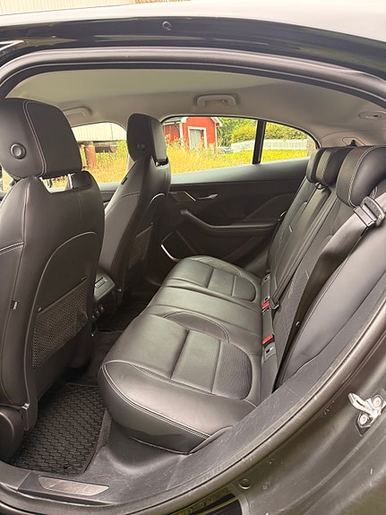 Jaguar I-PACE 15 of 18