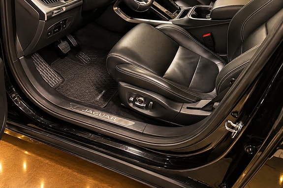 Jaguar I-PACE 10 of 18