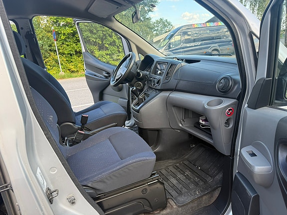 Nissan NV200 13 of 30