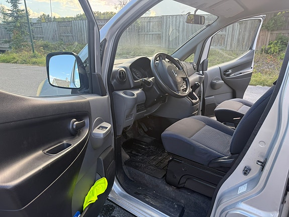 Nissan NV200 18 of 30