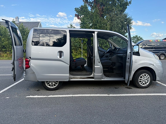 Nissan NV200 11 of 30