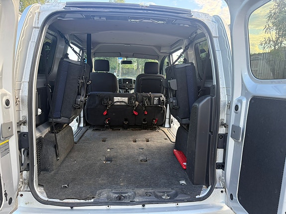 Nissan NV200 28 of 30