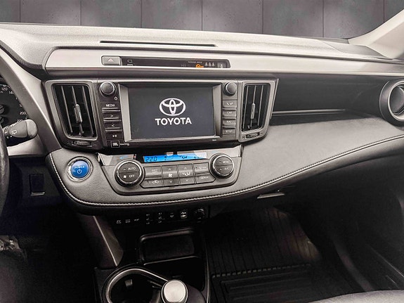 Toyota RAV4 12 of 15
