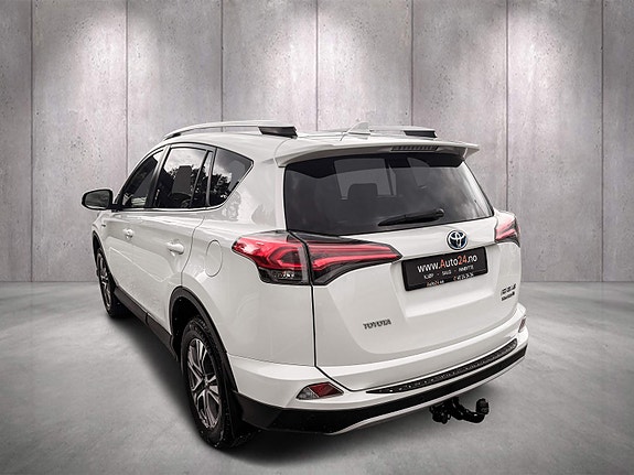 Toyota RAV4 6 of 15