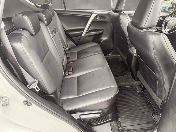 Toyota RAV4 10 of 15