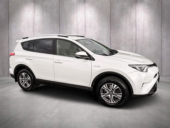 Toyota RAV4 2 of 15