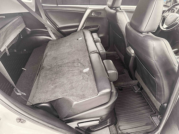 Toyota RAV4 11 of 15