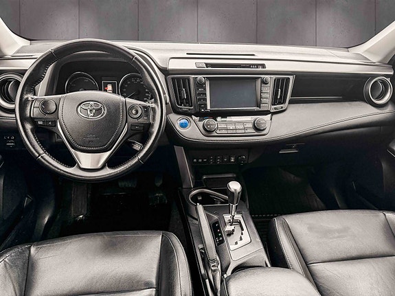 Toyota RAV4 7 of 15