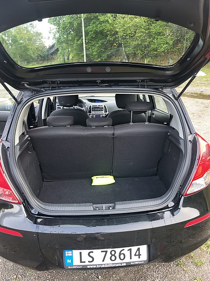 Hyundai i20 10 of 15