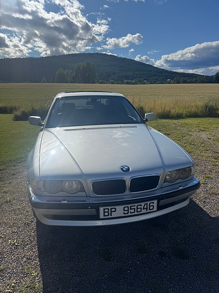 BMW 728i 3 of 19