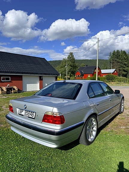 BMW 728i 6 of 19