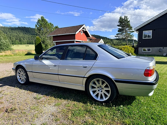 BMW 728i 9 of 19