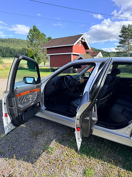 BMW 728i 15 of 19