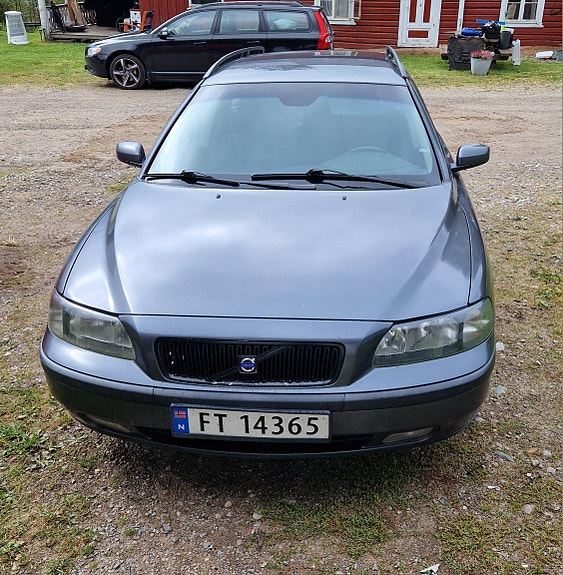 Volvo V70 3 of 30