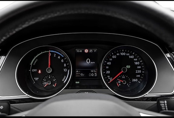 Volkswagen Passat 25 of 30
