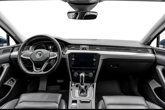 Volkswagen Passat 12 of 30