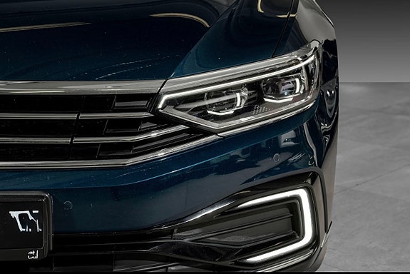 Volkswagen Passat 4 of 30