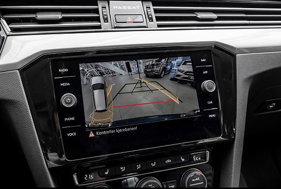 Volkswagen Passat 30 of 30