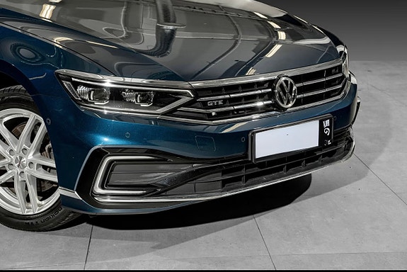 Volkswagen Passat 2 of 30