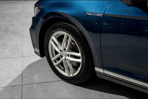 Volkswagen Passat 11 of 30